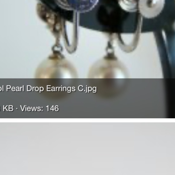Pearl earrings with screw backings 14k white. Vintage elegant with little chain. - Picture 5 of 5